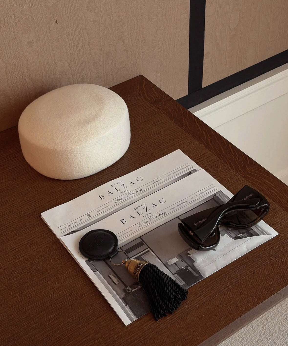 PILLBOX HAT IN IVORY